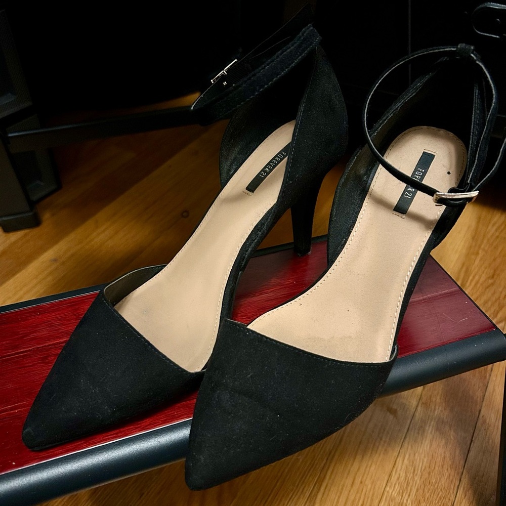 DONATED Black suede heels